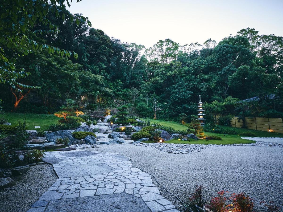 Готель Ooedo Onsen Monogatari Premium Shirahama Gyoen Екстер'єр фото